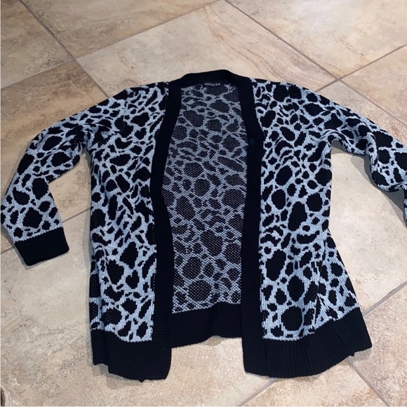 Boohoo Jacquard Animal Print Cardigan - Picture 3 of 4